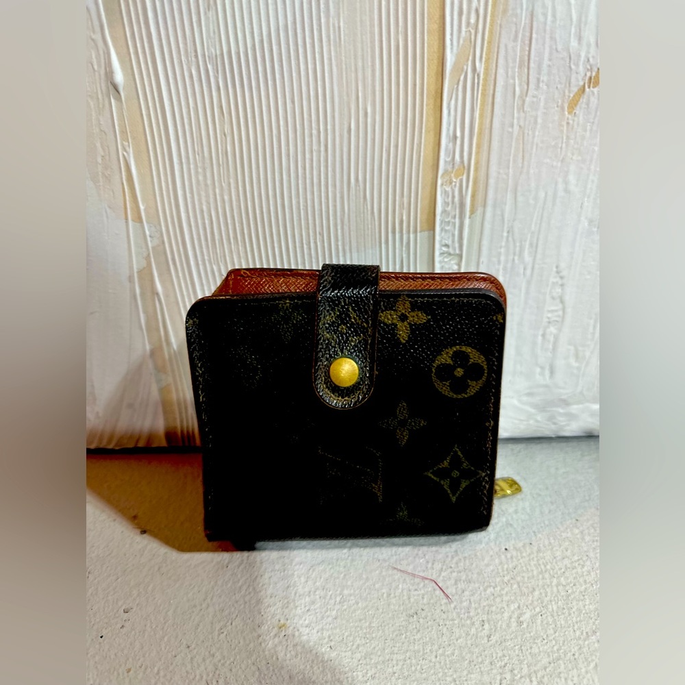 Authentic Louis Vuitton  Monogram Porte Monnaie Viennois Bifold Wallet - Brown